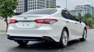 ban xe toyota camry 2 5Q 2023 moi mau trang